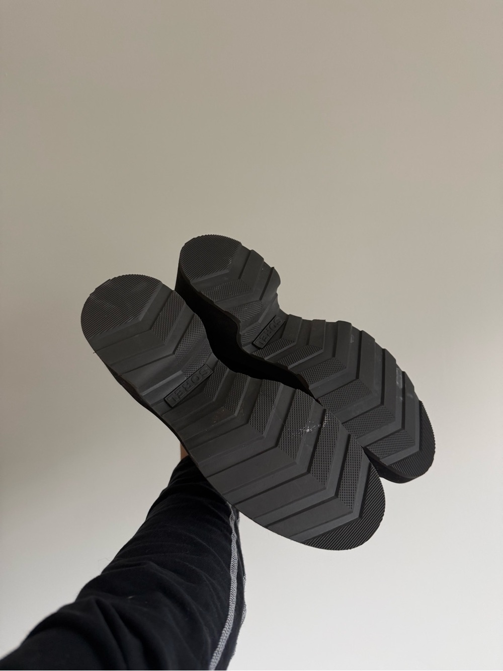 Sorel Black Heeled Chelsea Lug Boot - Picture 4 of 5